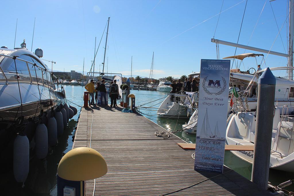 Catamarano Mauticat Hotel Pescara Exterior photo